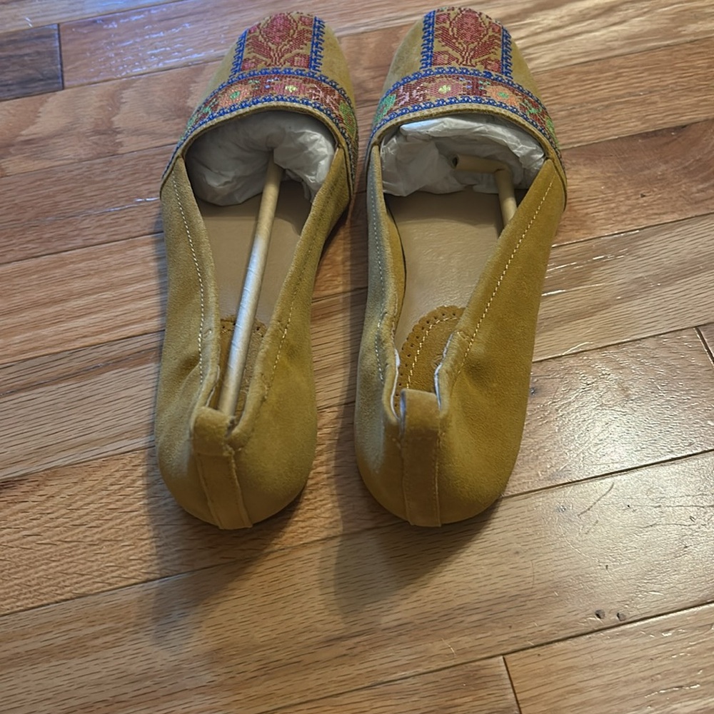 Latigo Embroidered begonia flats. Color is saffron (mustard), size 9. Brand new - Picture 2 of 5